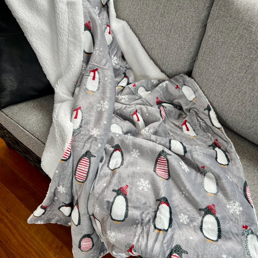 NWT!  Super Soft Penguin Sherpa Blanket
